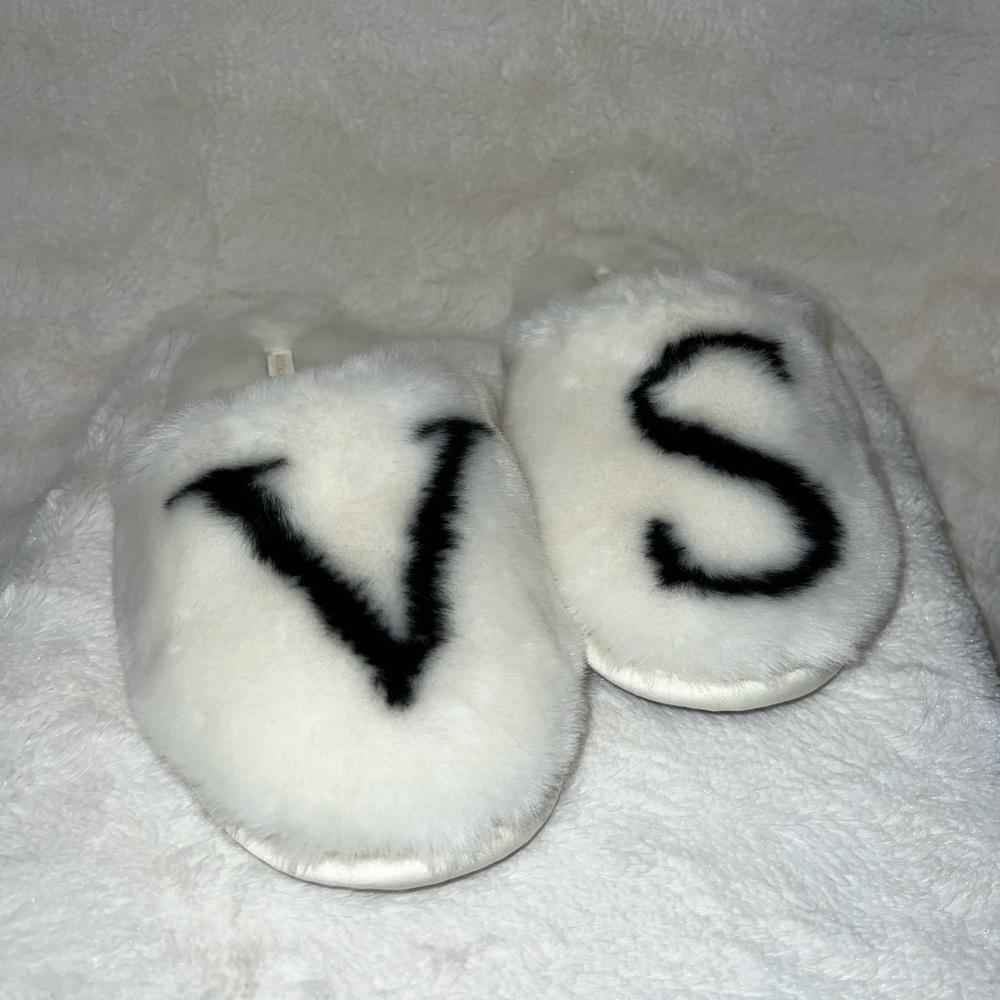 Victoria Secret Closed-Toe Faux Fur Slipper